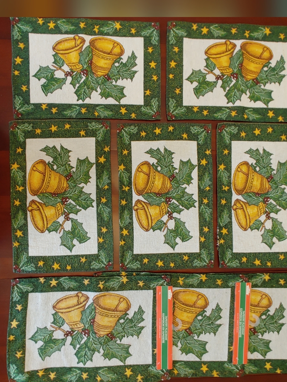 Christmas House brand Tapestry Placemat in Green and Gold (398rll2)